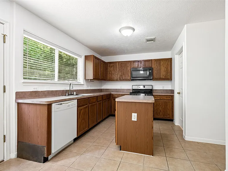 5019 Woodland Meadows Ln — Photo 12