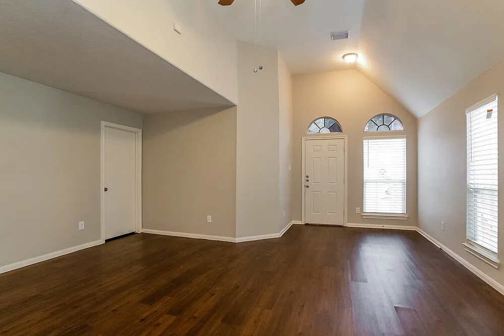 3 bed, 2.5 bath, 1527 sqft, $1,970 — Photo 4