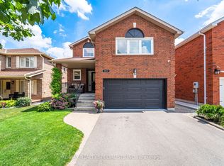 5612 Shillington Dr, Mississauga, ON L5R 3N4