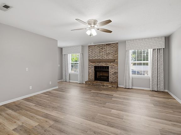 3rd image of 118 Patricia Ln