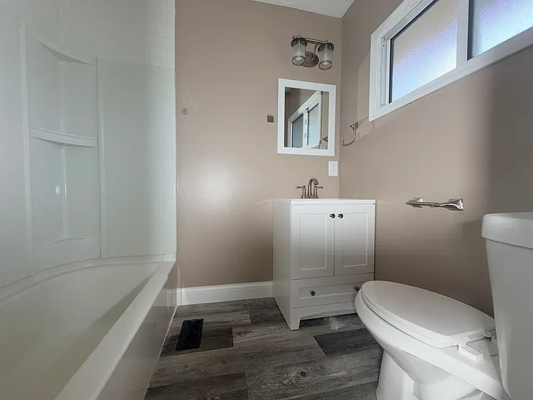 441 Townsend Pl — Photo 3