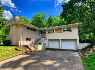 900 Hillcrest Dr, Saint Albans, WV 25177