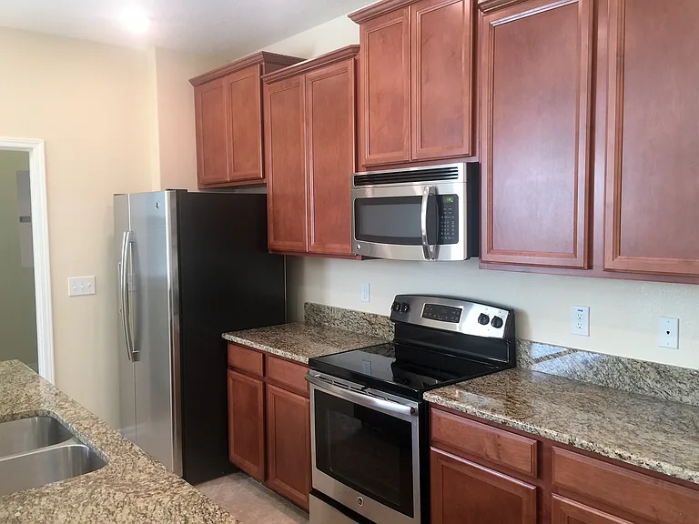 12826 Strode Ln — Photo 3