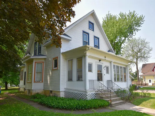 528 Park Ave, Wild Rose, WI 54984