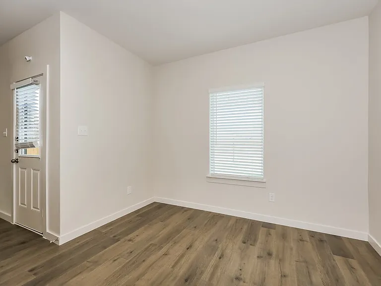 302 Patton Ln — Photo 6