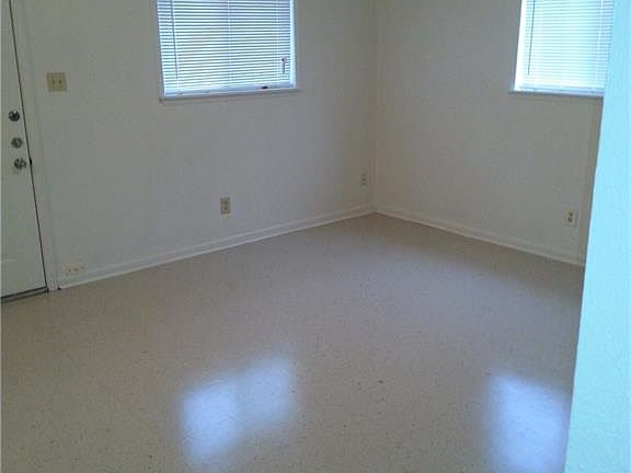 5th image of 1006 Weaver St #40