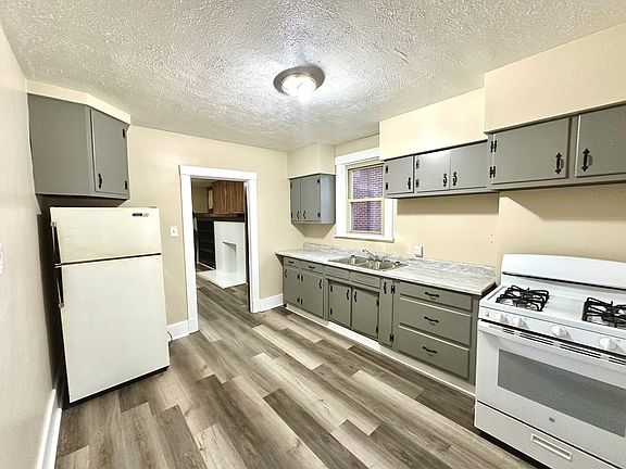 3rd image of 636 Hazelwood Ave APT 1
