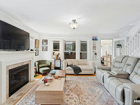 5th image of 76 Prospect St