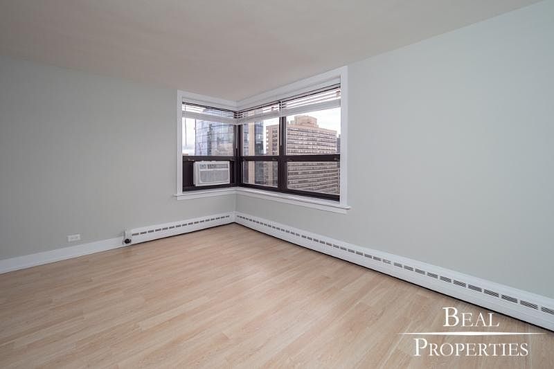 1st image of 445 W Wellington Ave APT 9C