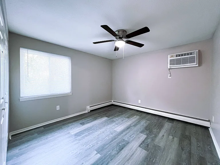 Stoney Creek Apartments — Photo 10