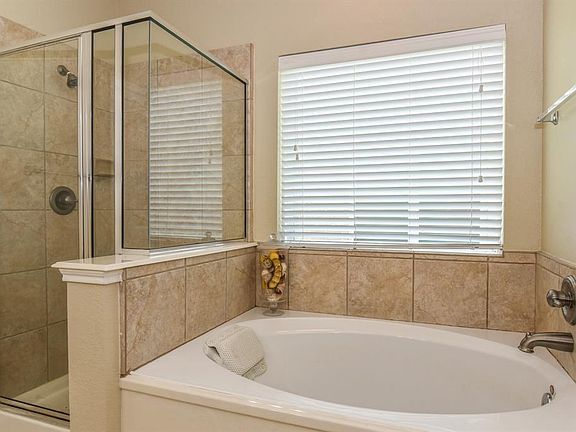 5th image of 102 Easton Glen Ln