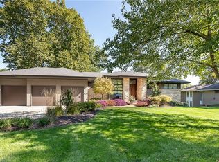 9645 Manor Rd, Leawood, KS 66206