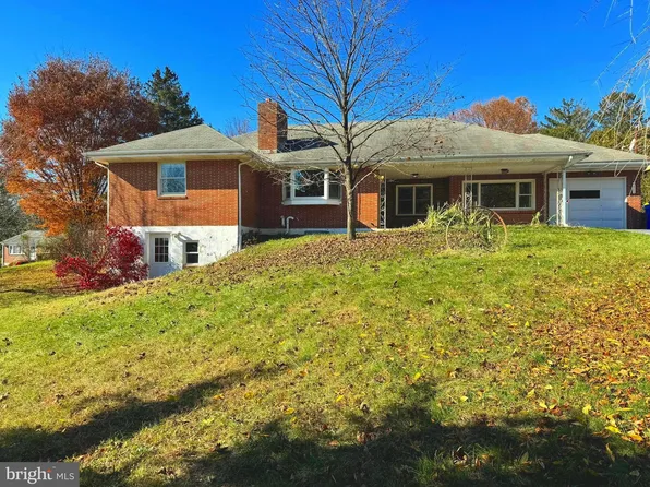 611 Garden Dr, Harrisburg, PA 17111