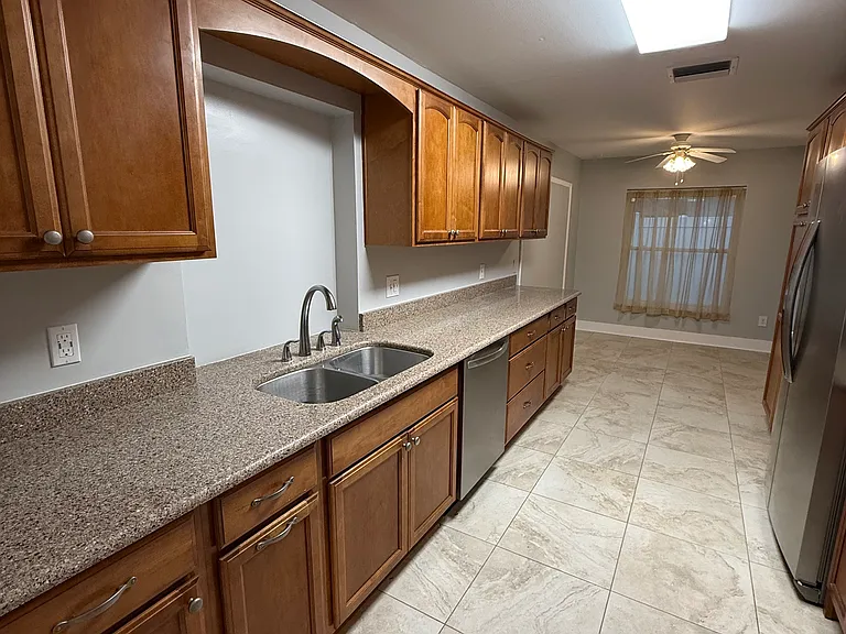 1707 Hibiscus Cir S — Photo 2