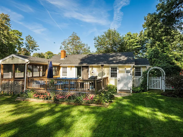 218 Roxy Cahoon Rd — Photo 32