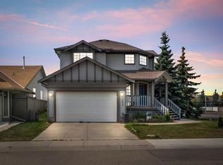 171 E Willowbrook Dr NW, Airdrie, AB T4B 2W5