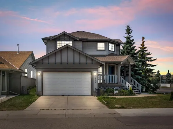 171 E Willowbrook Dr NW, Airdrie, AB T4B 2W5