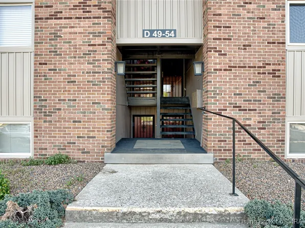 52 Lakeshore Drive, Clarksville, IN 47129