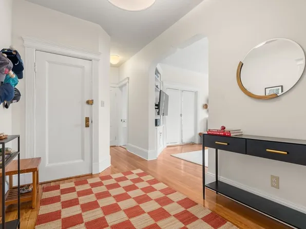 89 Mason Ter APT 3, Brookline, MA 02446