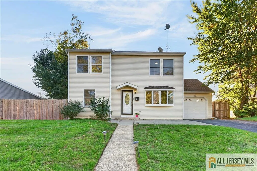 4 bed, 2.0 bath, $3,800 — Photo 2
