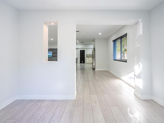 3rd image of 10642 NE 10th Pl #10642
