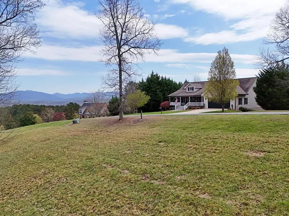 135 Longview Dr W, Blairsville, GA 30512