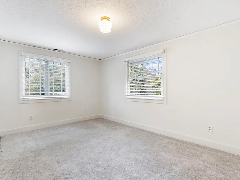 2605 NE 35th Ave — Photo 28