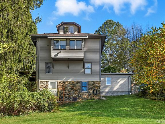 3rd image of 122 Harriman Road