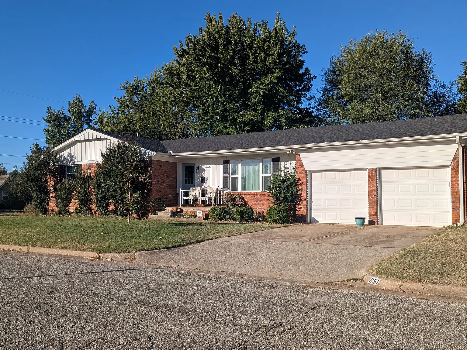3 bed, 1.5 bath, 1212 sqft, $1,465 — Photo 1