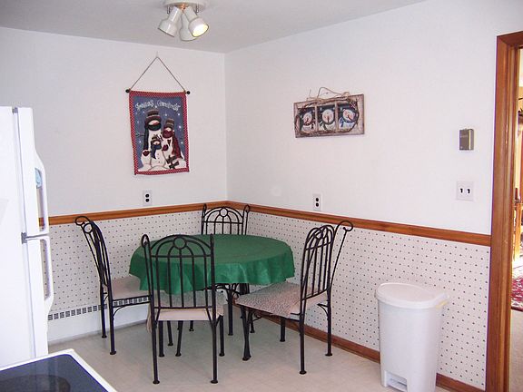 3rd image of 1100 Washington Way