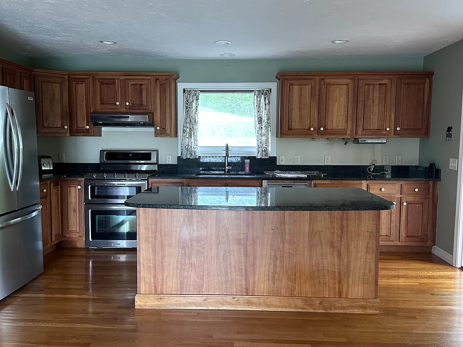 2 bed, 2000 sqft, $3,200 — Photo 2