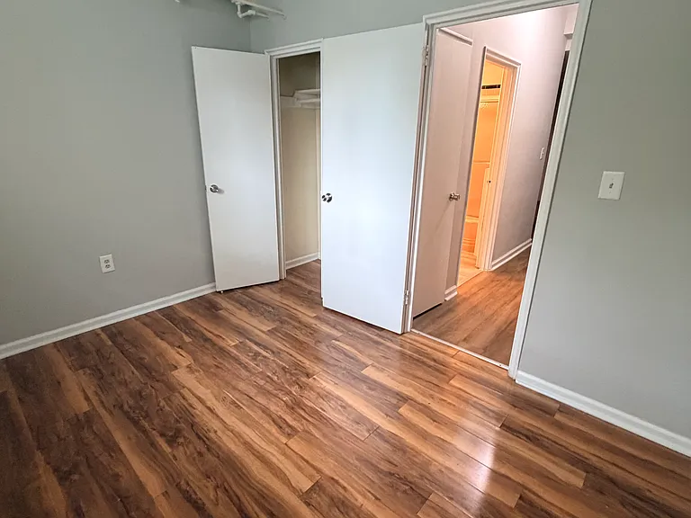 570 Whitney Ave #S — Photo 5