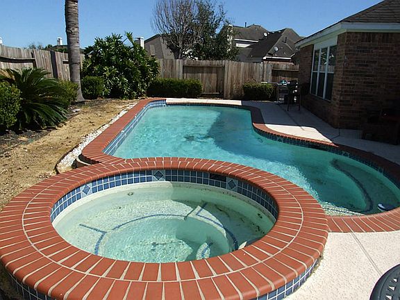 2nd image of 122 Sandstone Bend Ln