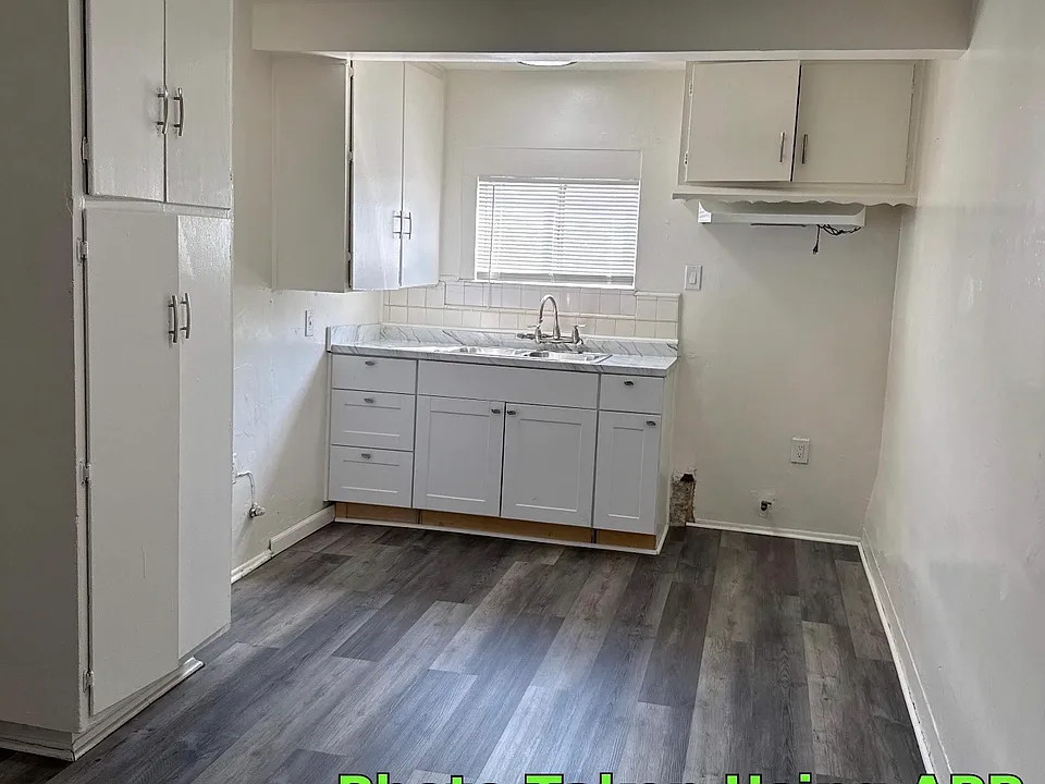 110 E Roberts Ln #5