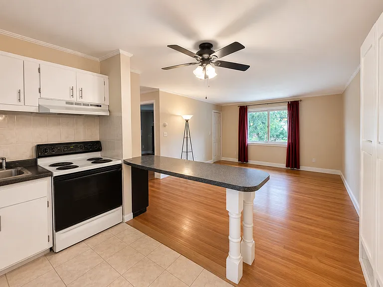 53 Lionel Ave #F — Photo 5
