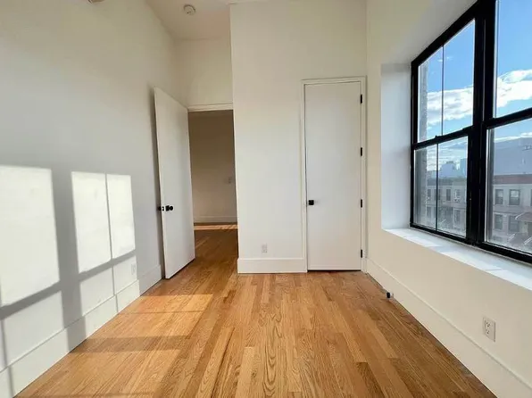 1526 Saint John's Place image 2 of 7