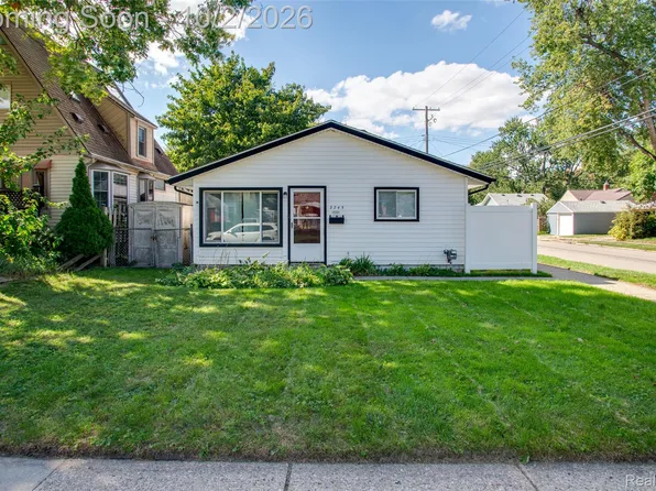 3245 Kenwood St, Ferndale, MI 48220