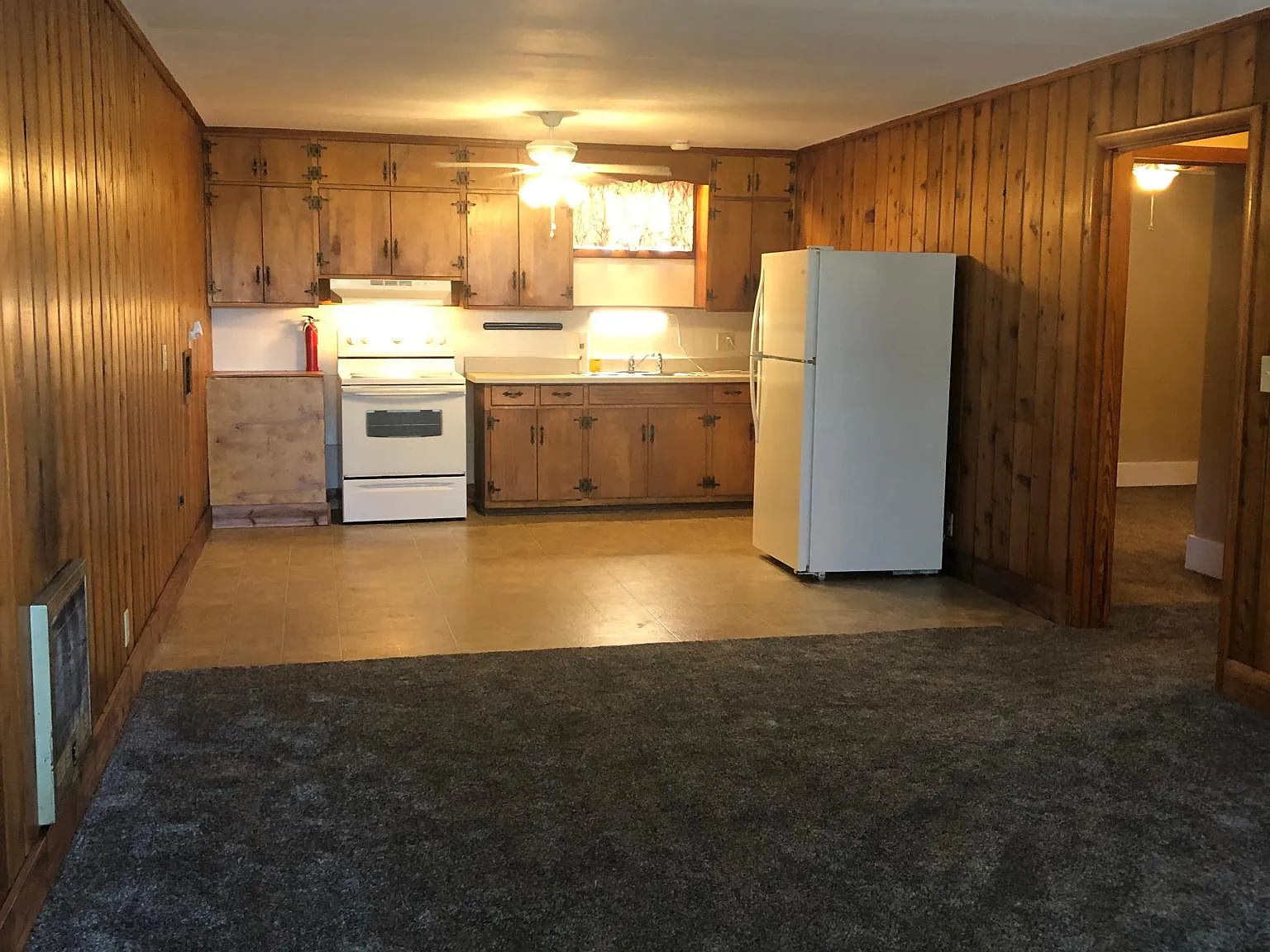 213 E Walnut St — Photo 2