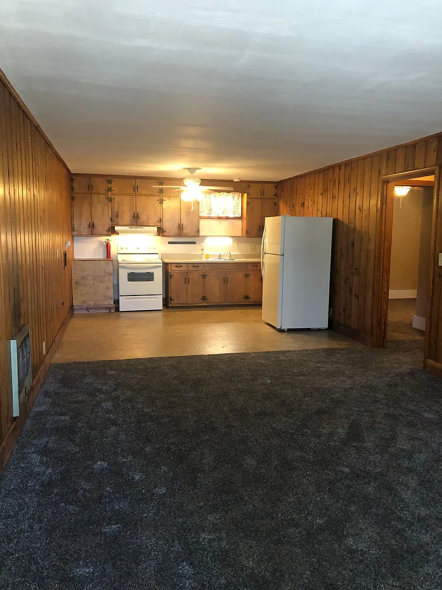 Building Photo - 213 E Walnut St #C