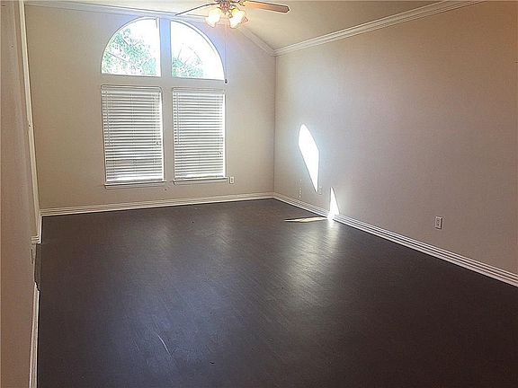 4th image of 8365 Summer Park Dr