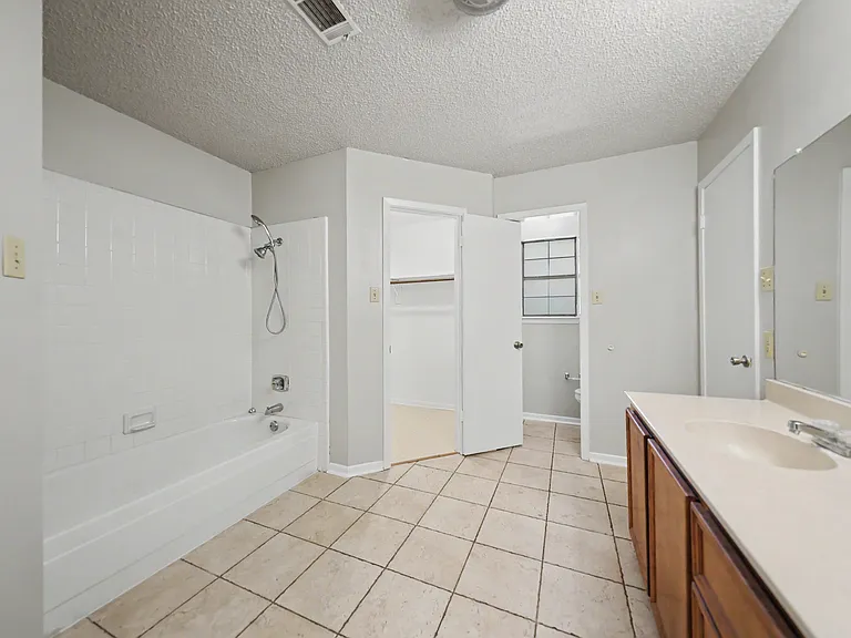 2433 Canyon Creek Dr — Photo 18