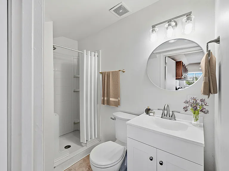 202 N East St #29 — Photo 8