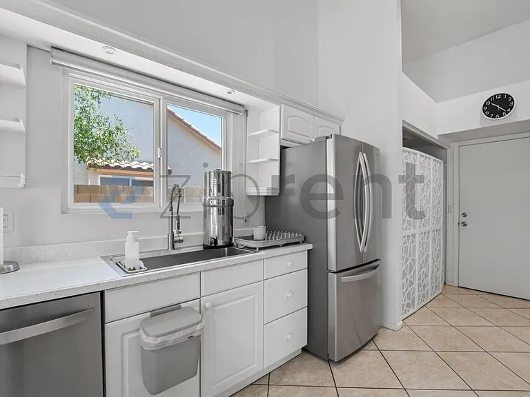1157 E Encinas Ave — Photo 11