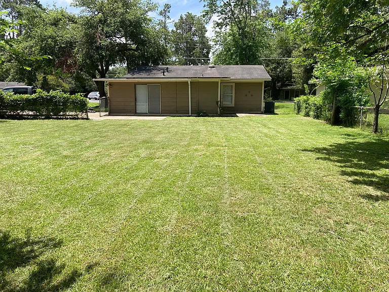 600 Eason Pl — Photo 3