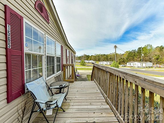 5th image of 1565 Foxbrook Cir