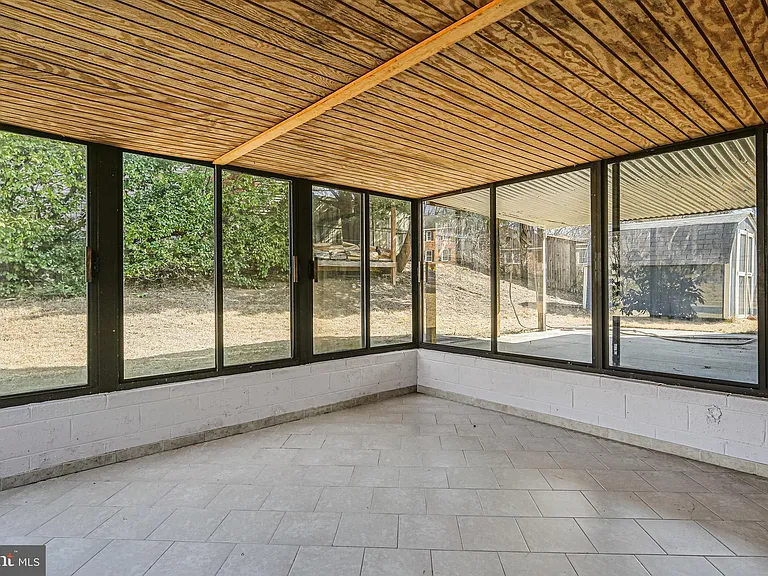 510 Retford Dr — Photo 31