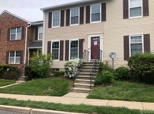 132 Selby Ct, Somerset, NJ 08873