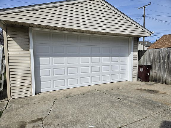 4th image of 12772 Venness St