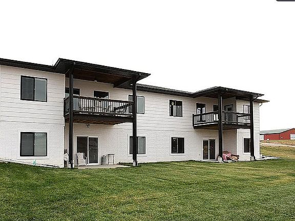 2nd image of 1079 Sand Hill Rd