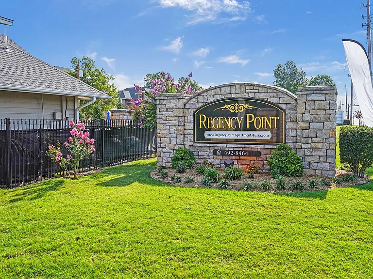 Regency Point Luxury Apartments — Photo 7